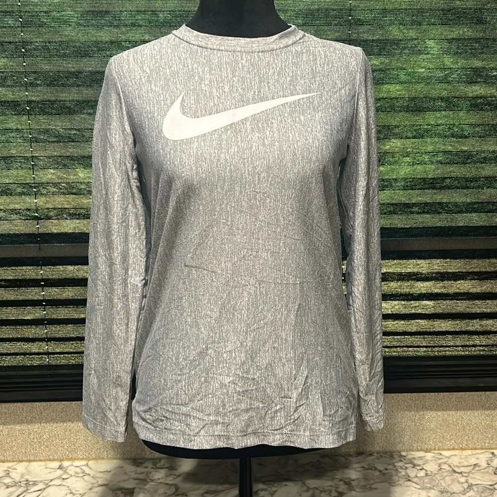Nike Boys Dri-Fit Grey Logo Front Long Sleeve Athletic‎ Tee Size Large